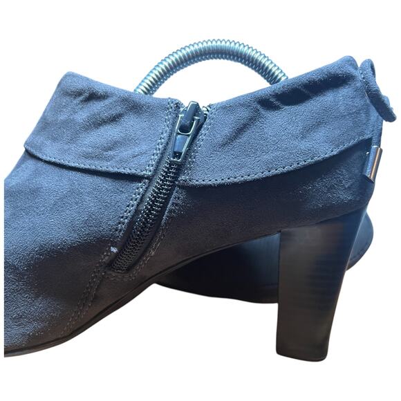 COACH and FOUR Women's Size 8 Gray Suede Ankle Booties Zip Cuffed Bow Heels - Picture 11 of 14